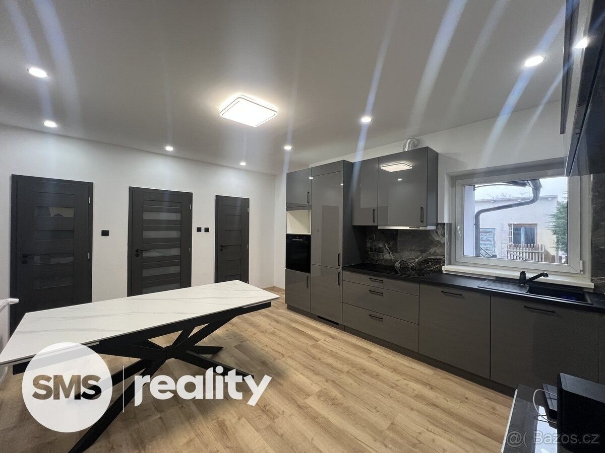 Pronájem rodinný dům - Hradec Králové, 503 41