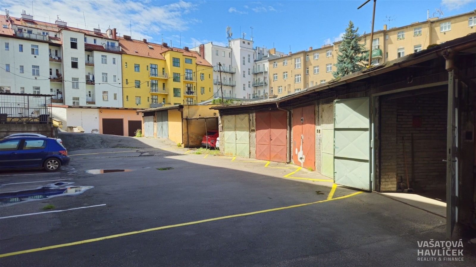 Garáže, Hradec Králové, 19 m² - 1