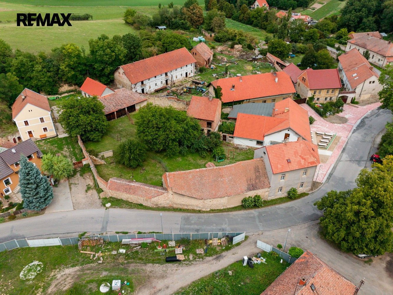 Rodinné domy, Blevice, okres Kladno, 300 m² - 1