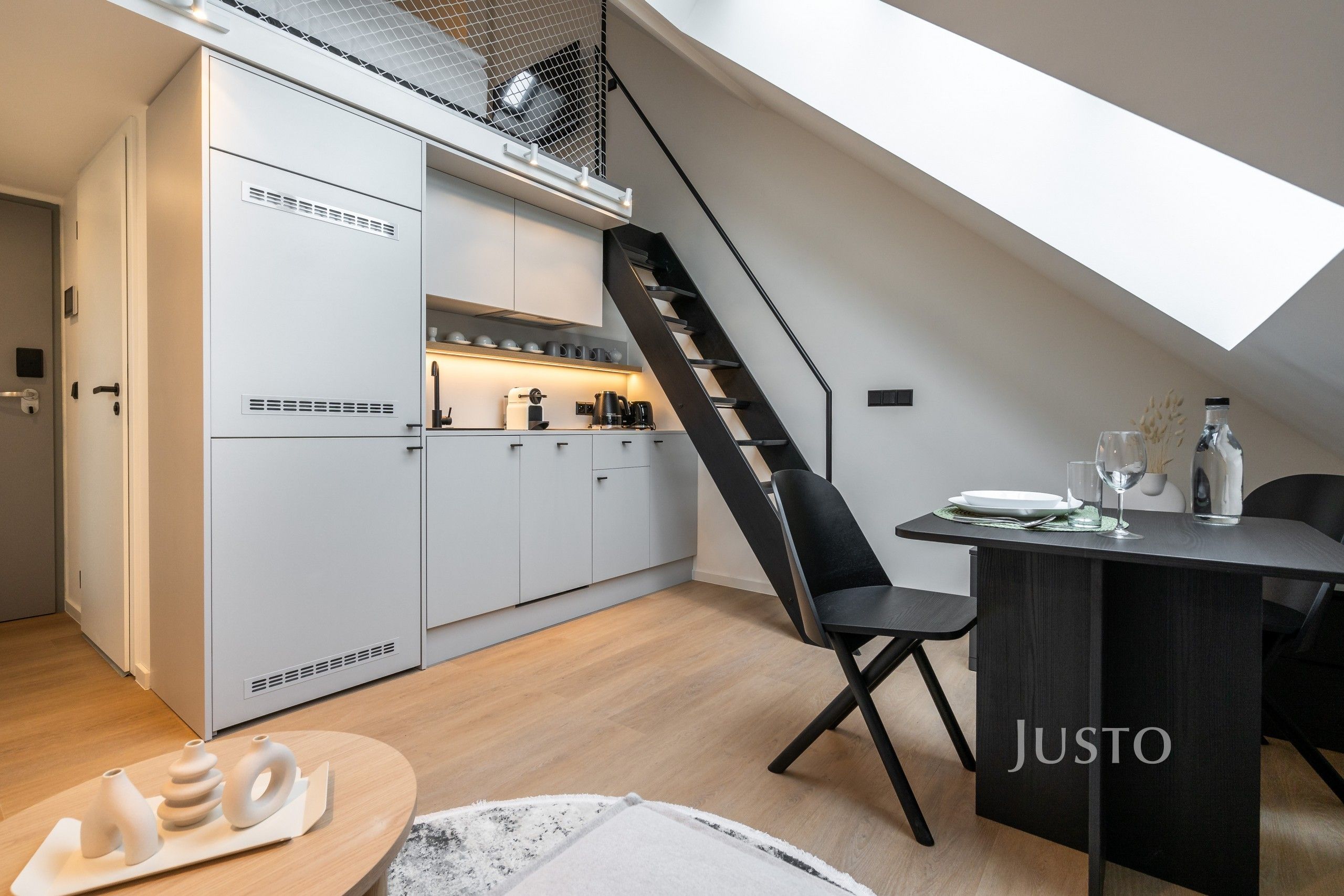 1+kk, Prvního pluku 211, Praha Karlín, 28 m² - 1