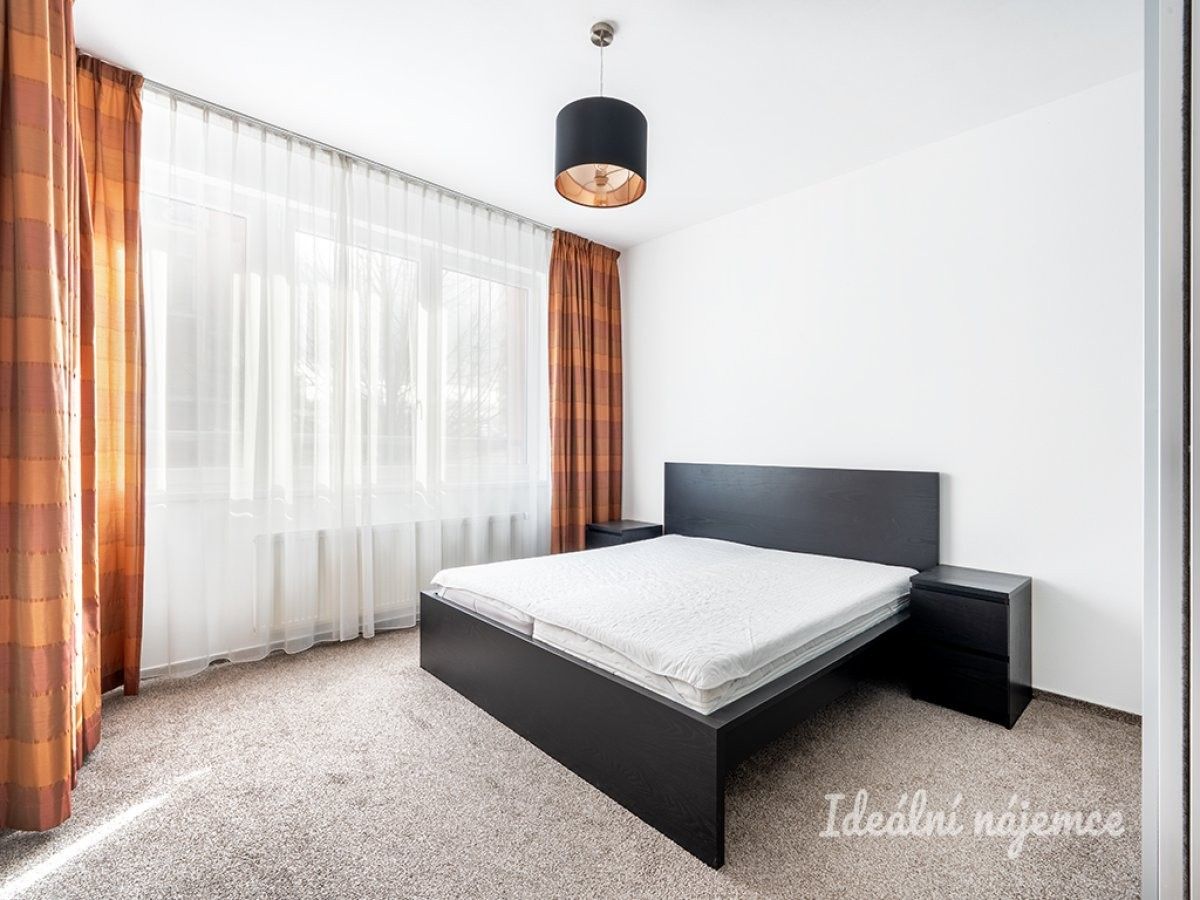 Pronájem byt 2+kk - Sazovická, Praha, 63 m²