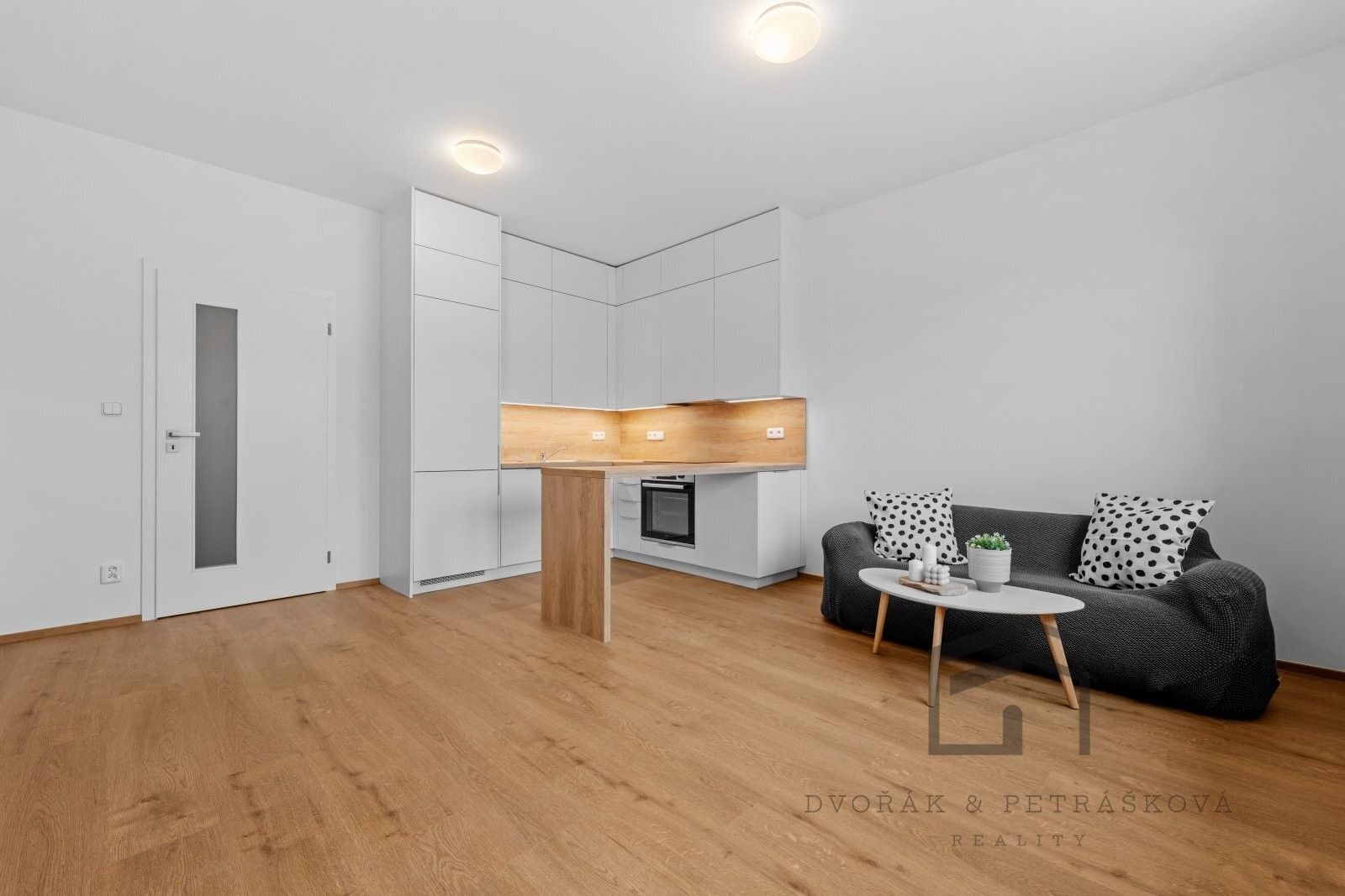 Pronájem byt 2+kk - Nad Kajetánkou, Praha, 45 m²