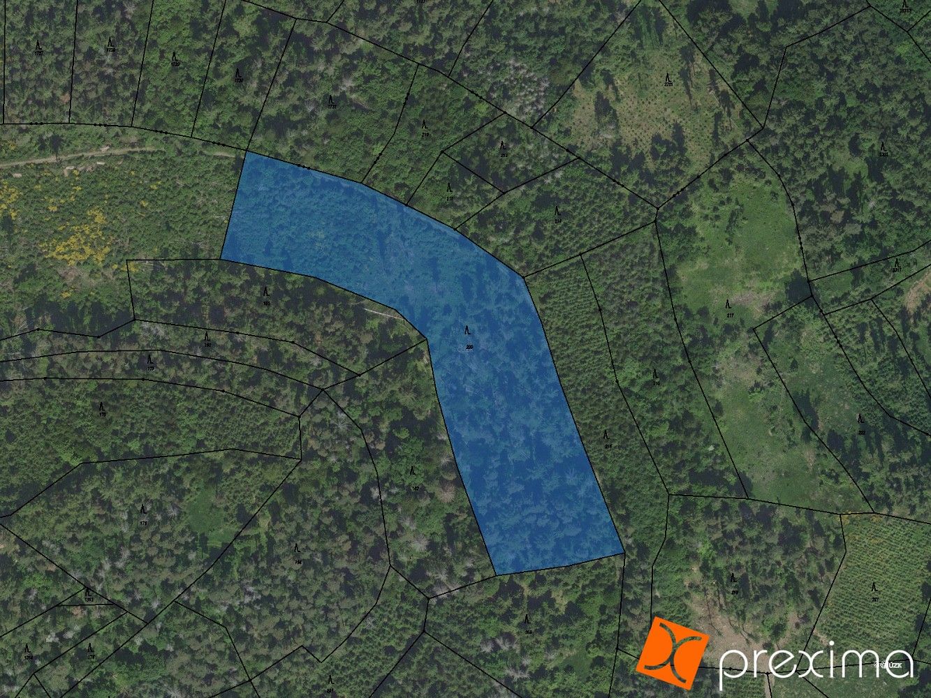Les, 1 483 m²