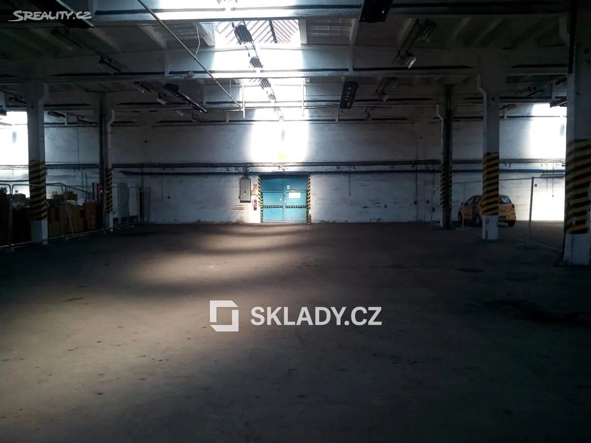 Sklad · 2 700 m² · Praha - 3