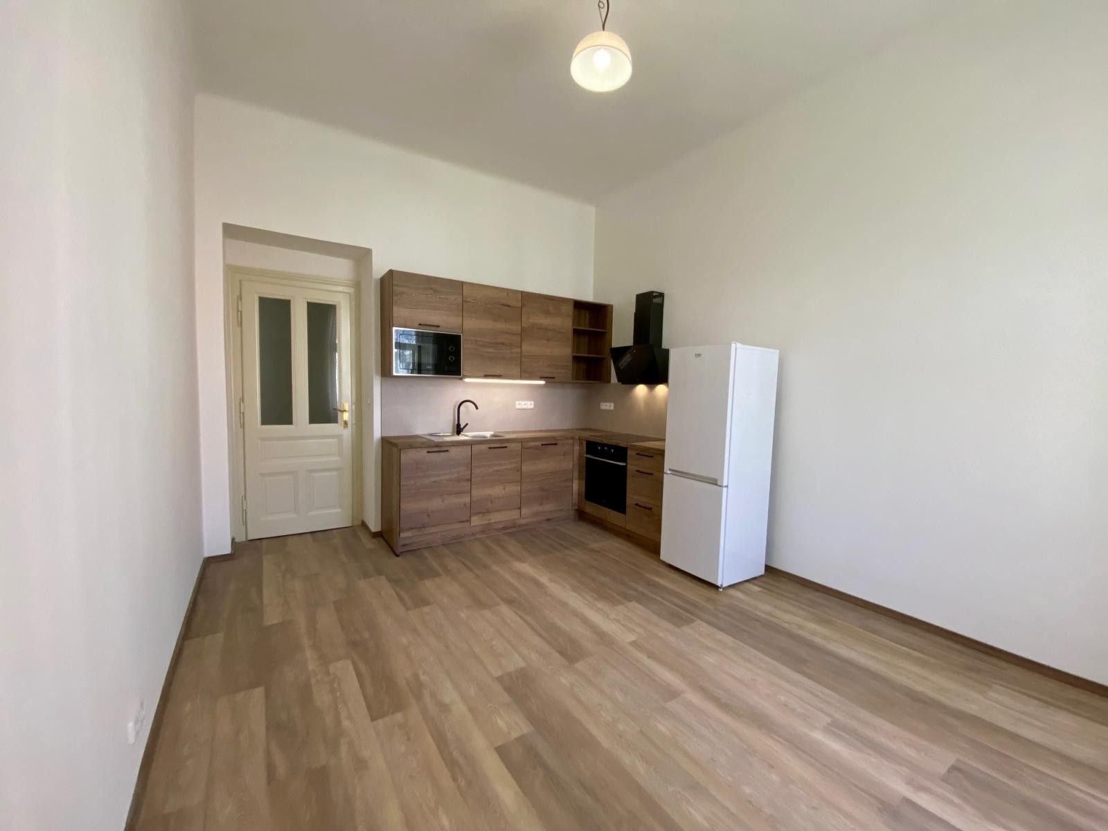 Pronájem byt 2+1 - Korunní, Praha, 80 m²