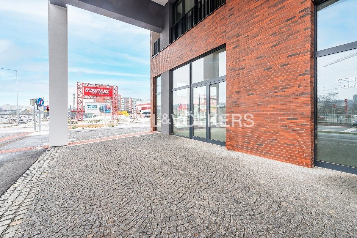 Pronájem obchodní prostory - Poděbradská, Praha, 291 m²