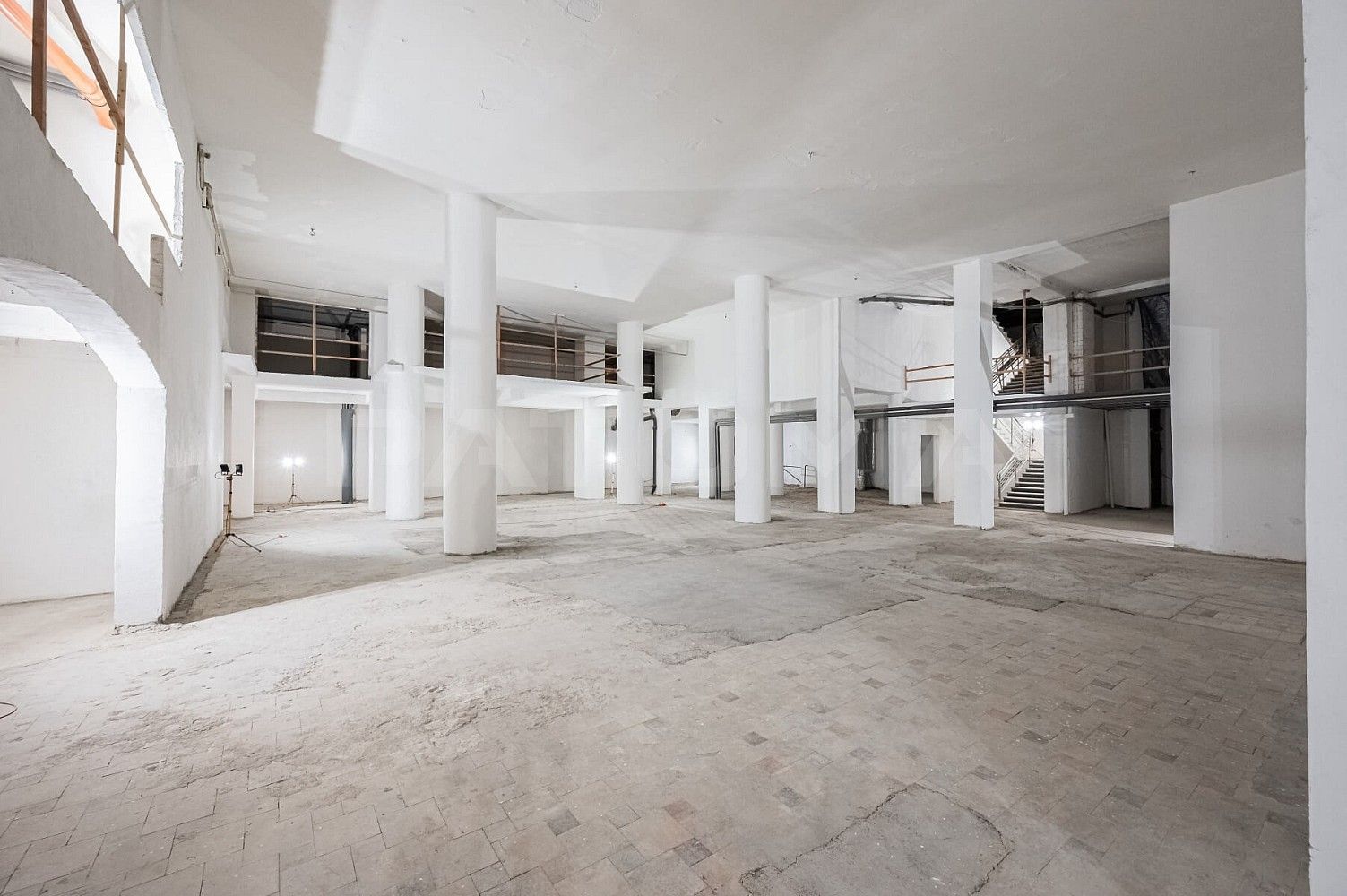 Pronájem obchodní prostory - Opletalova, Praha 1 - Nové Město, 1 279 m² - 5