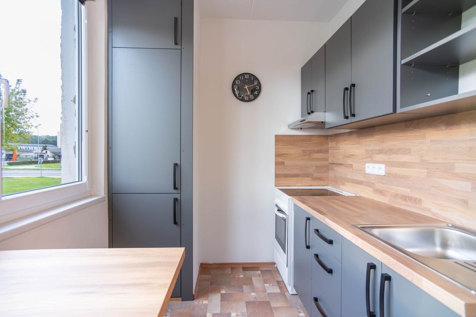 Pronájem byt 1+1 - Sněženková, Trutnov, 33 m²