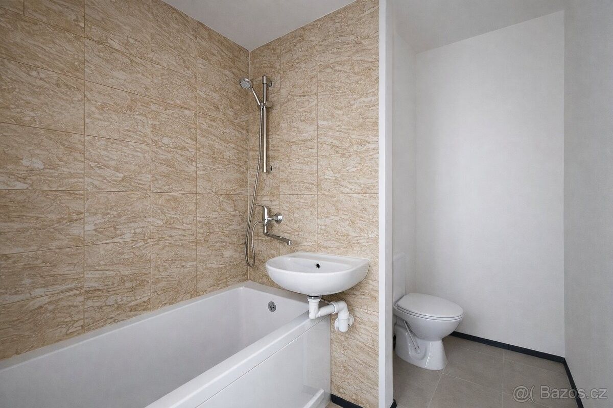 Pronájem byt - Chomutov, 430 04