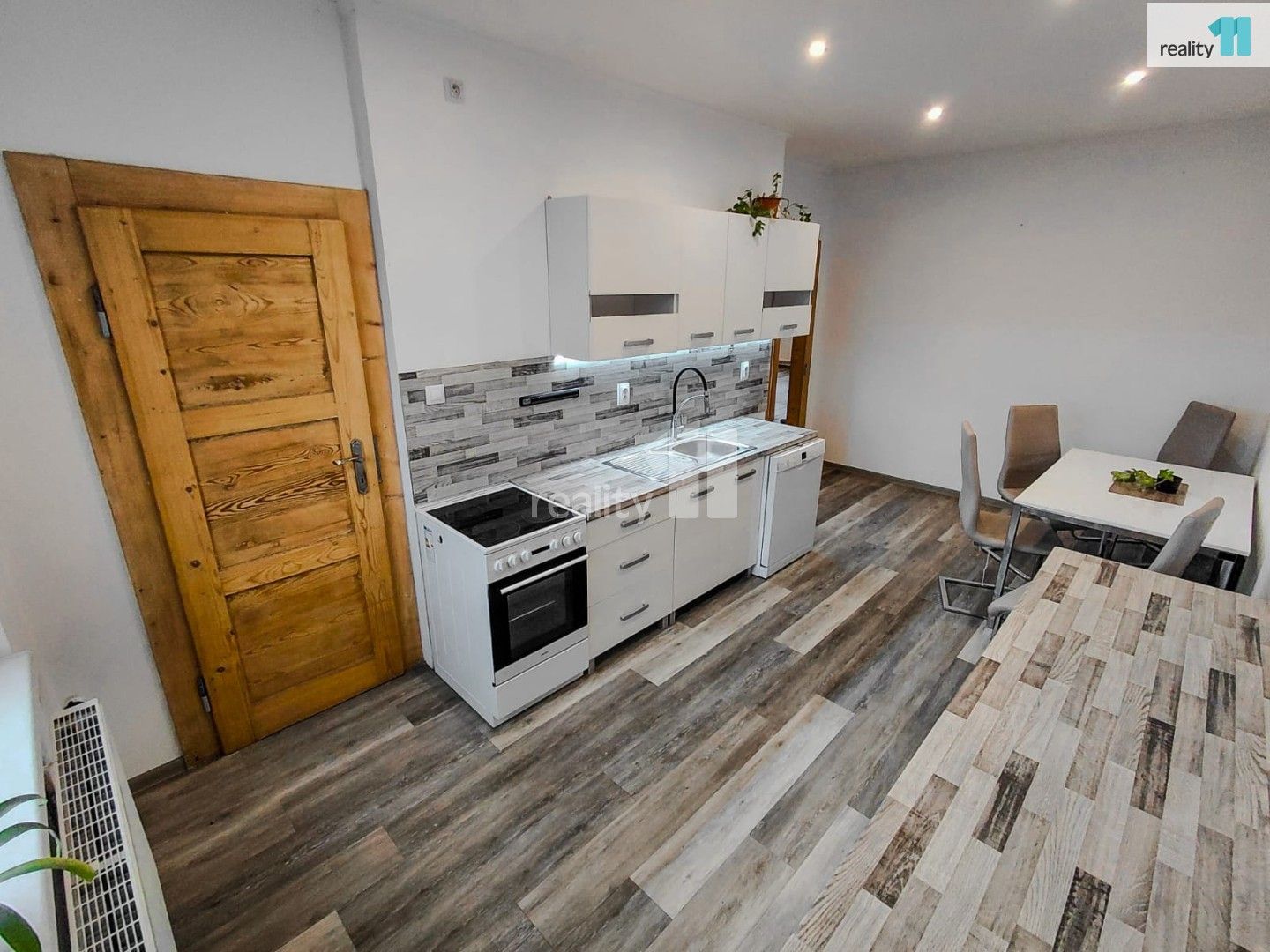 Prodej byt 2+1 - Májová, Cheb, 80 m²