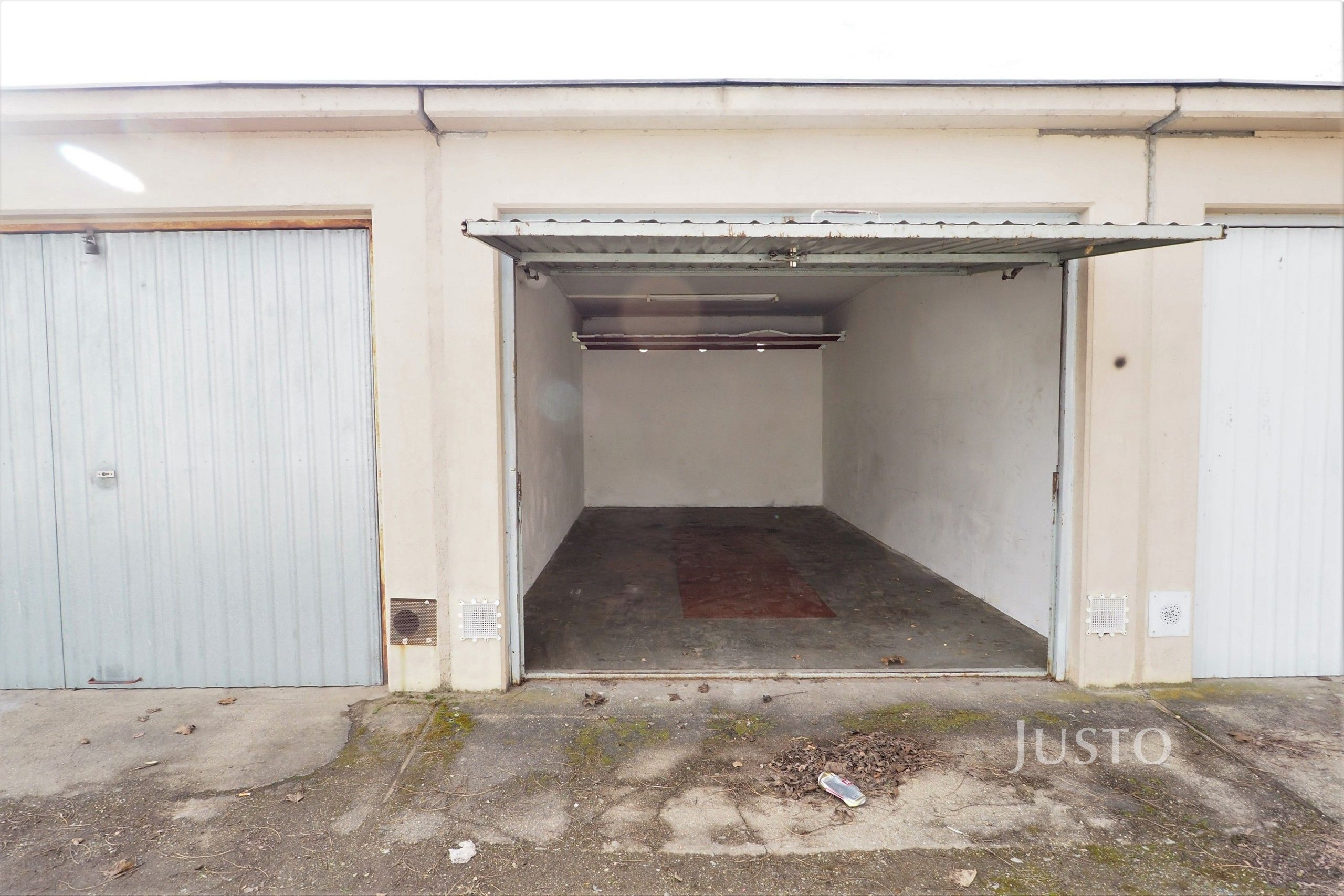 Garáže, Za Šarlákem  , Písek, 21 m²