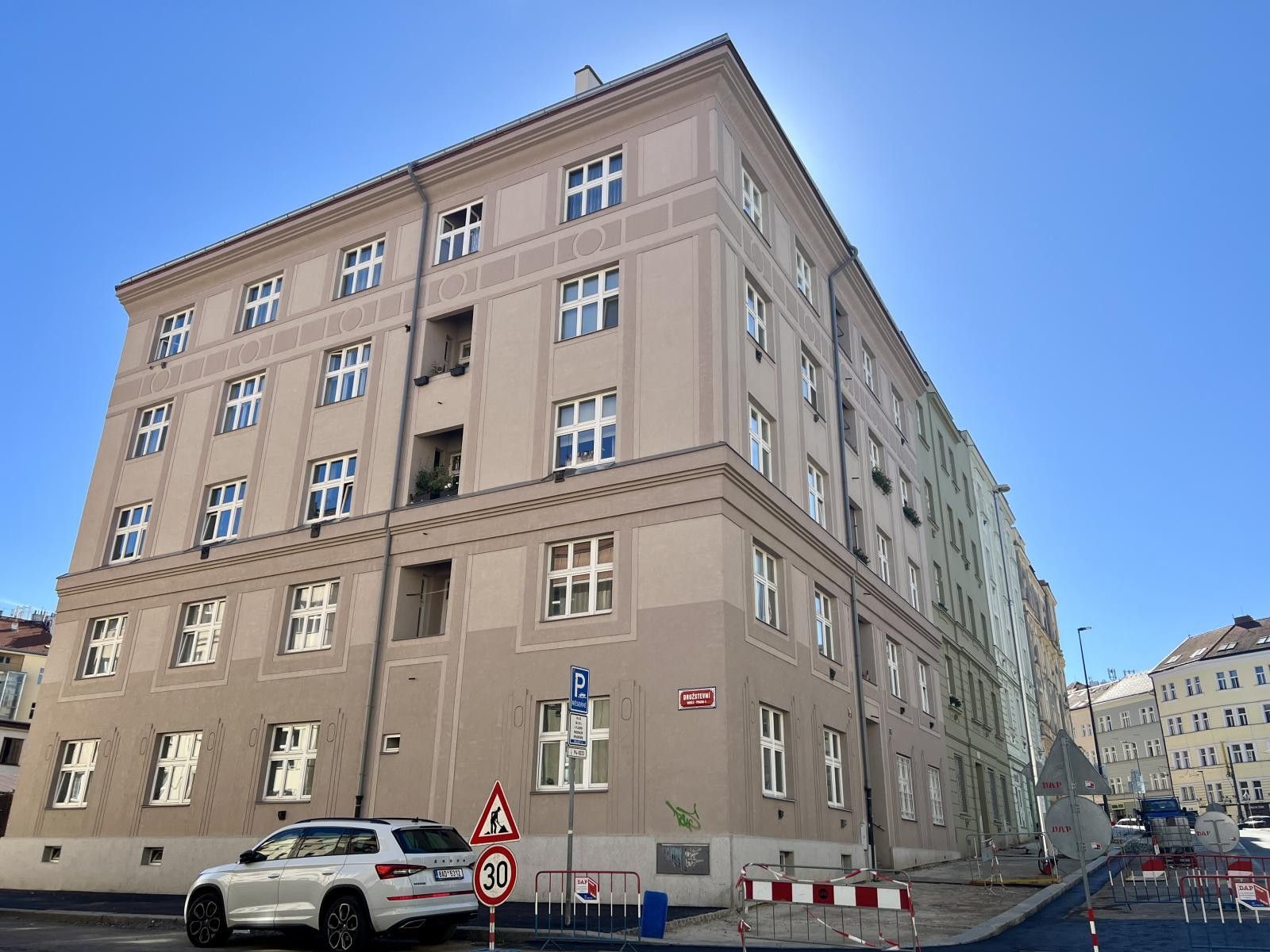 3+kk, Rostislavova, Praha, 60 m²