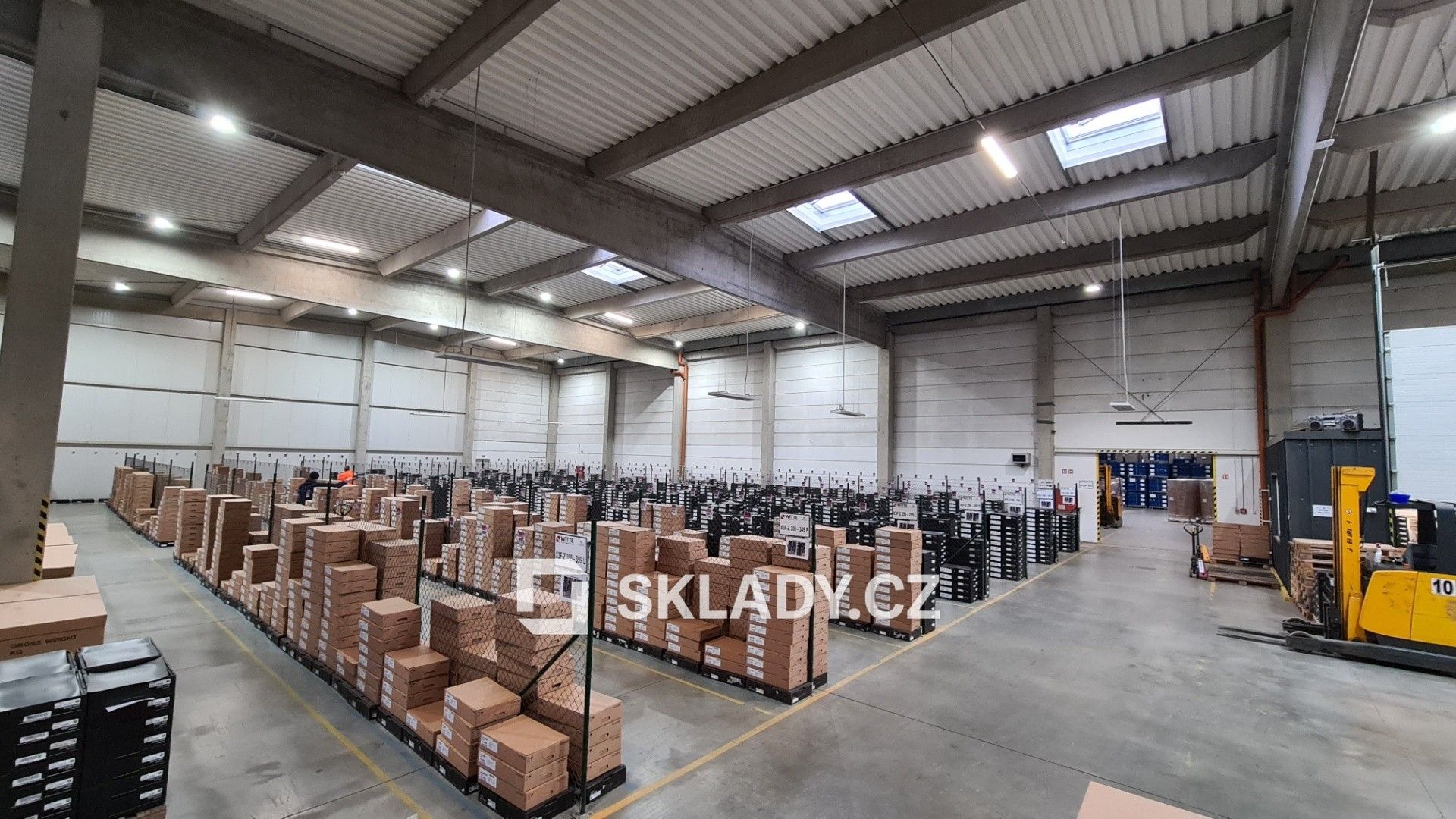 Sklad · 8 000 m² · Cheb - 3