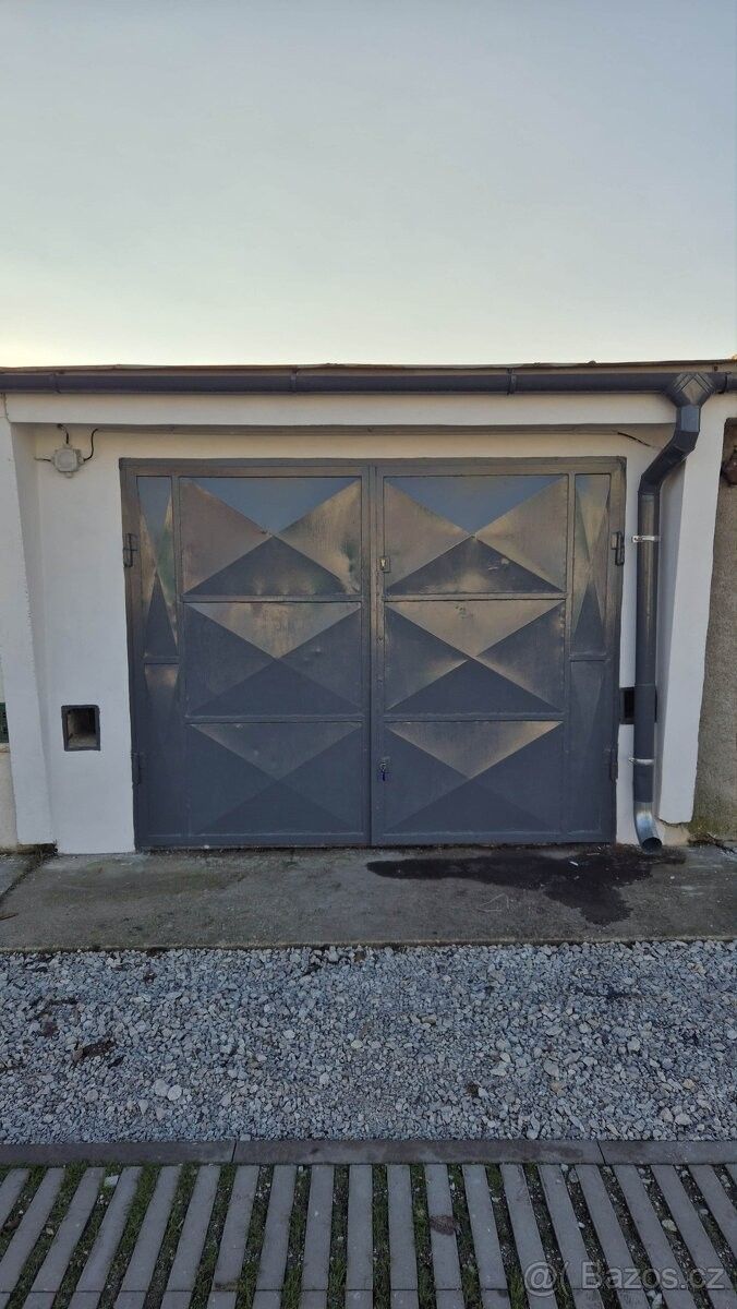 Garáže, Hodonín, 695 01