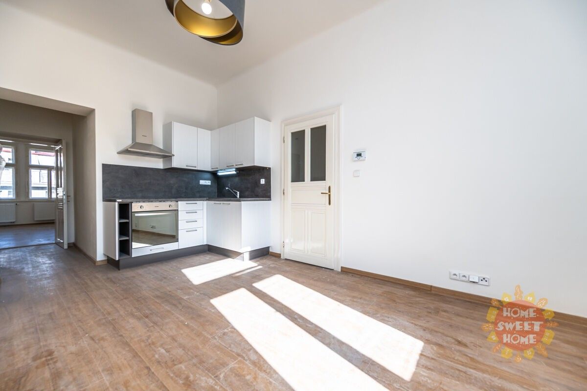 Pronájem byt 2+kk - Lípová, Praha, 57 m²