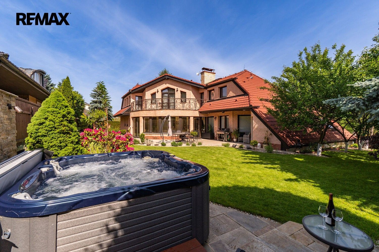 Rodinné domy, U zahrádek, Praha 10 - Benice, 354 m²