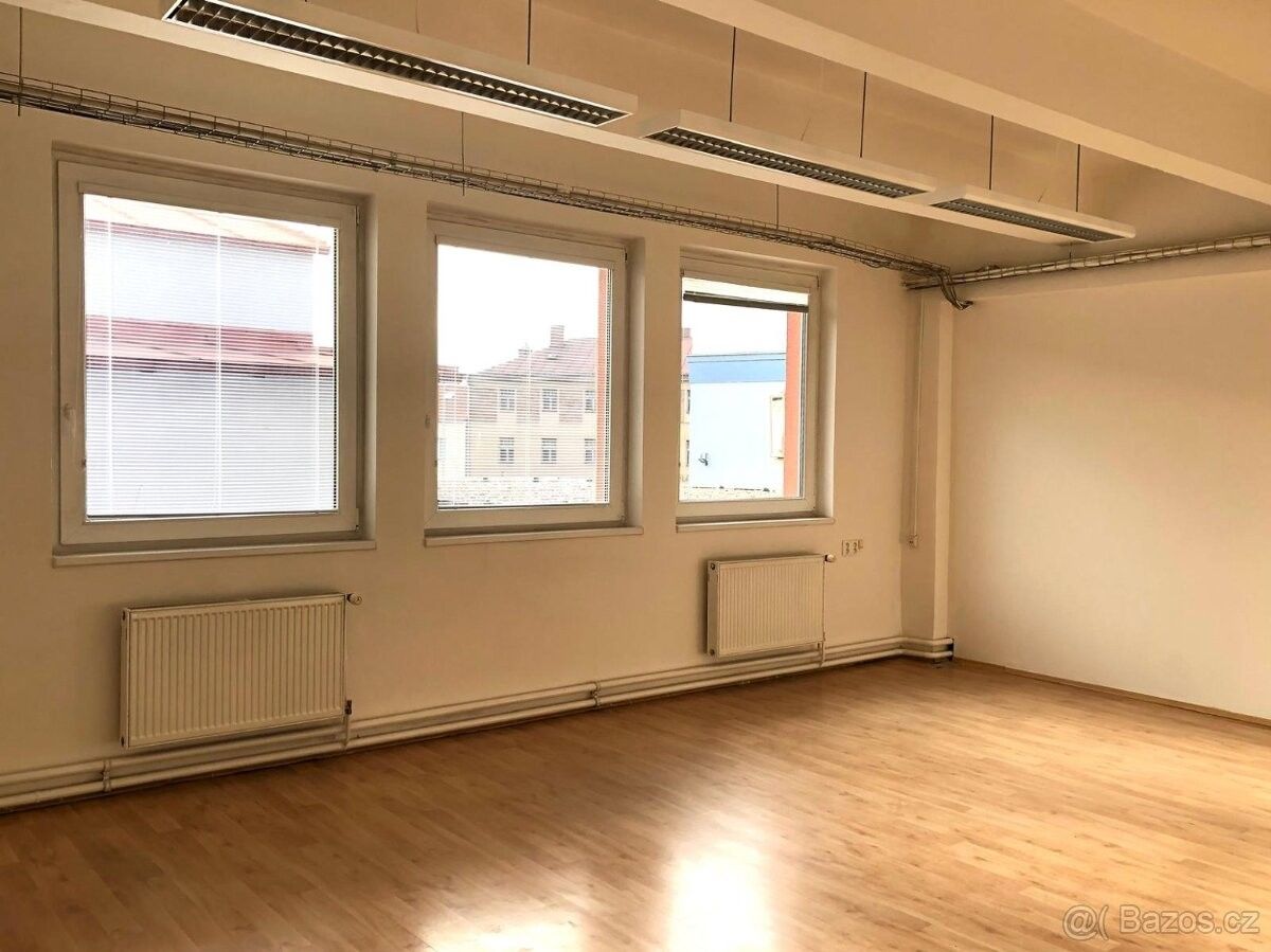 Sklady, Praha, 100 00