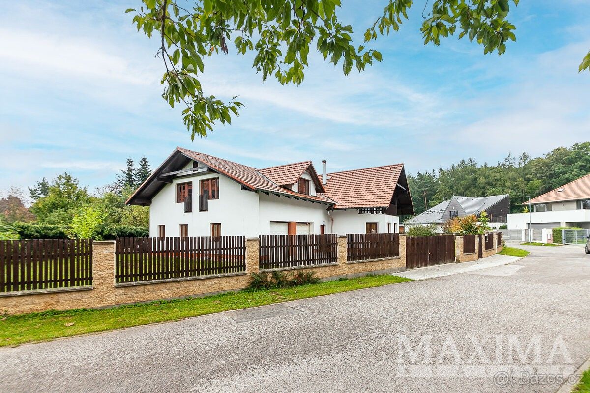 Prodej rodinný dům - Dolní Břežany, 252 41