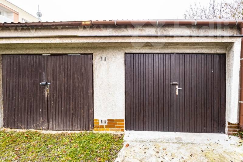 Garáže, Družstevní, Chrást, 24 m²