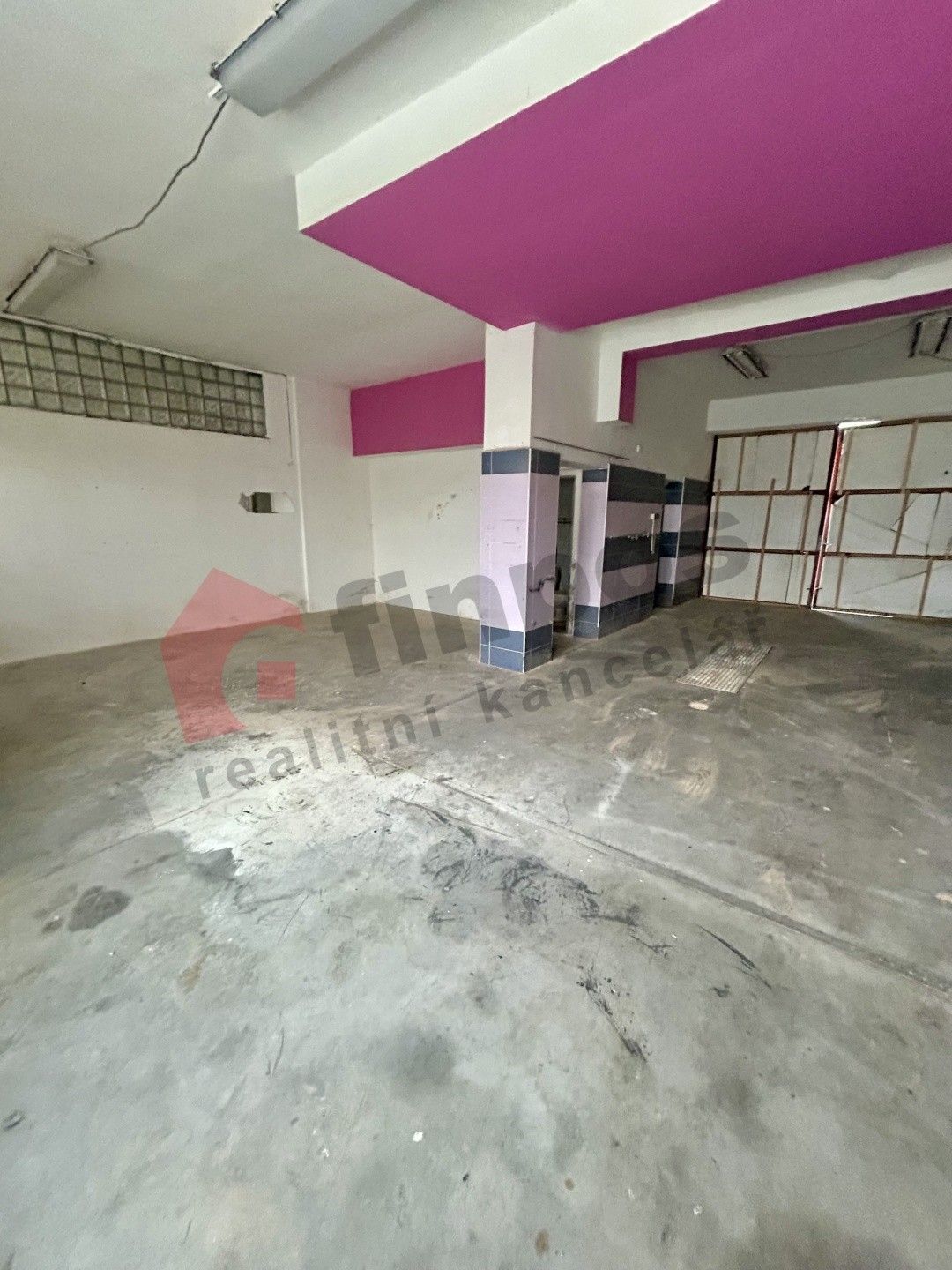 Pronájem garáž - U Stadionu, Bruntál, 77 m²