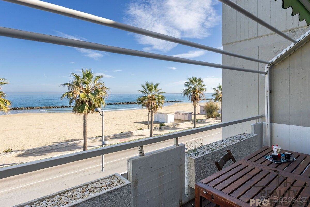 Byty, 987 66, Zahraničí