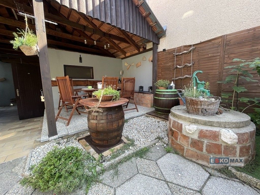 Prodej rodinný dům - Hlavní, Hlohovec, 267 m²