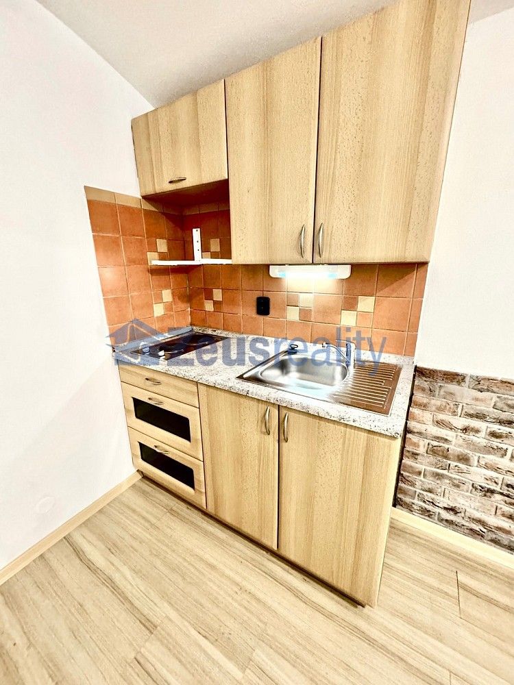 Obchodní prostory · 25 m² · Praha - Vinohrady, okres Praha 2, Hlavní město Praha - 4