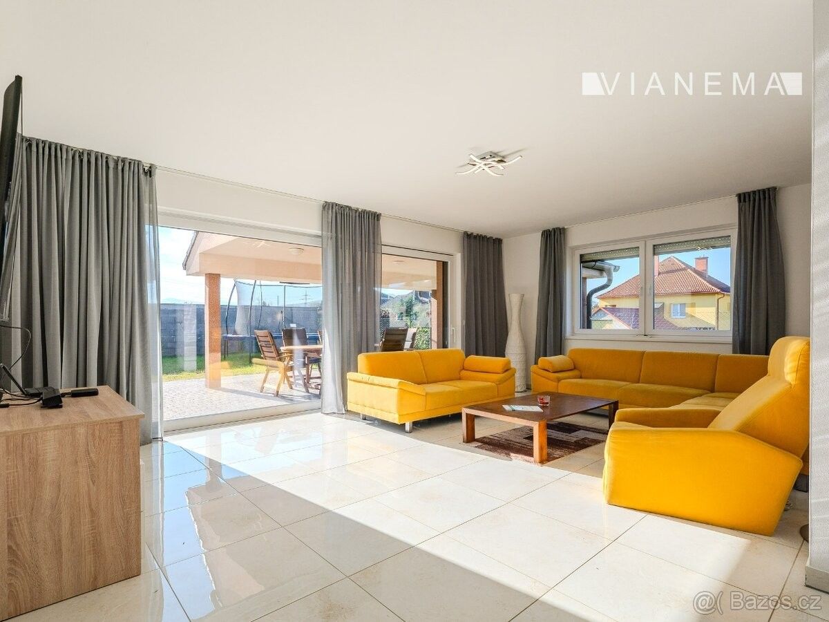 Prodej rodinný dům - 987 65, Slovensko