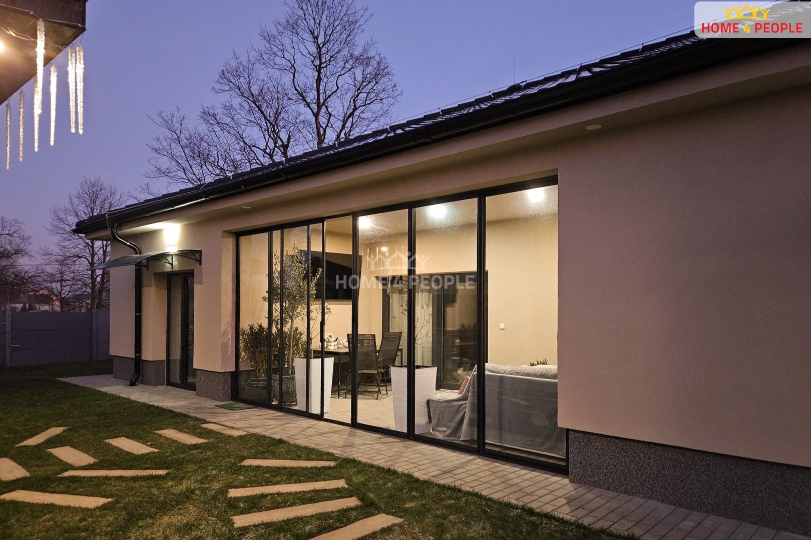 Prodej rodinný dům - Rostoklaty, 166 m²