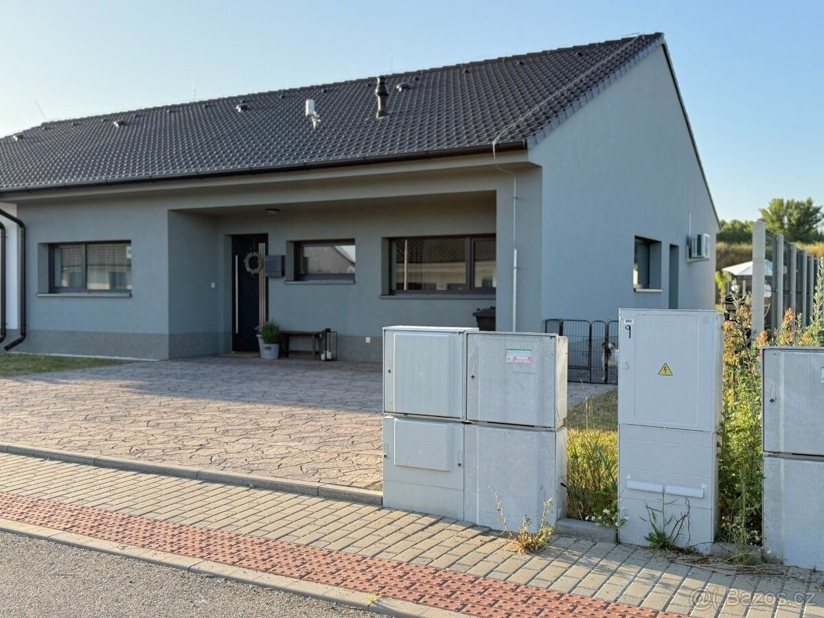 Prodej rodinný dům - Hevlín, 671 69