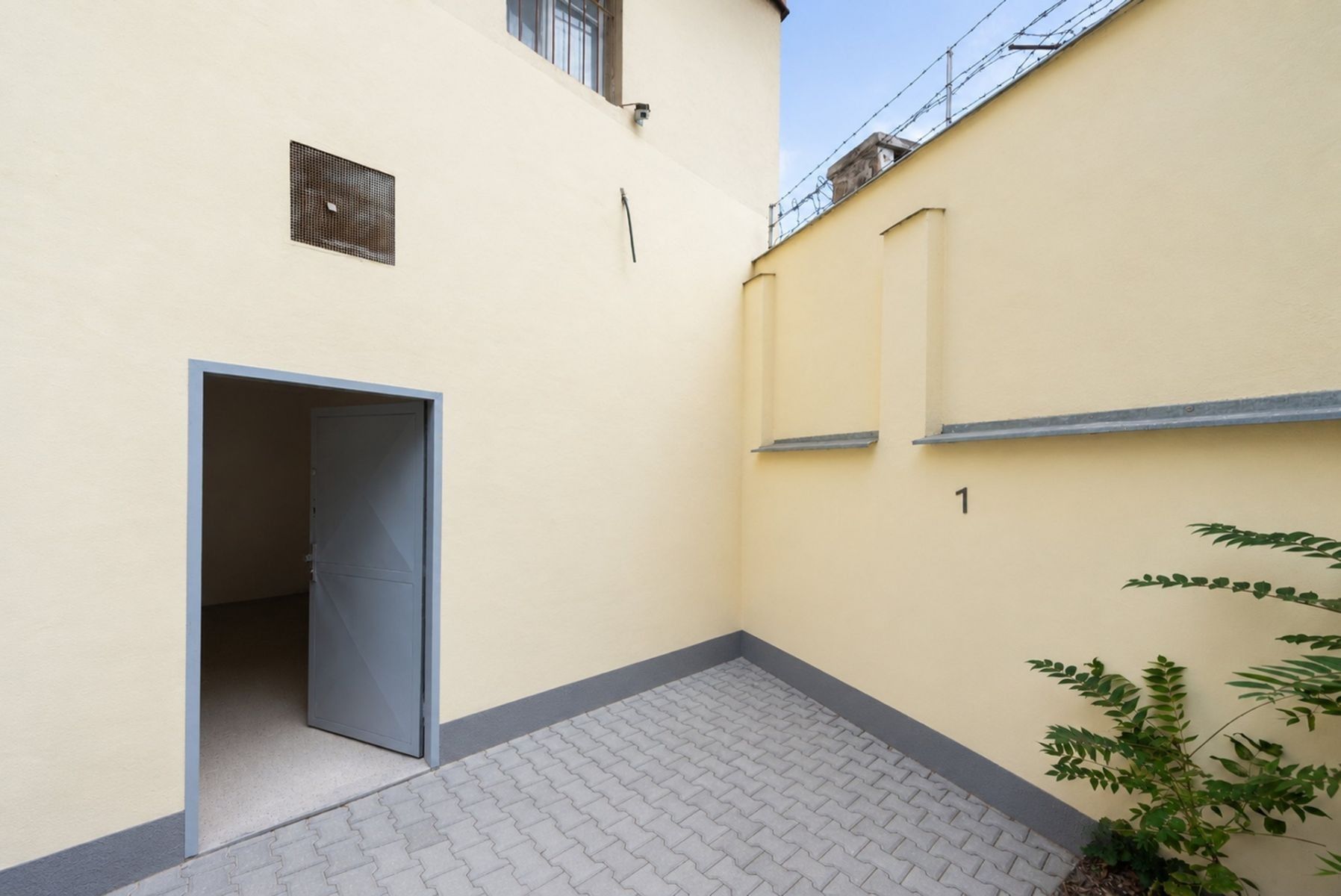 Sklady, Nuselská, Praha, 25 m² - 1