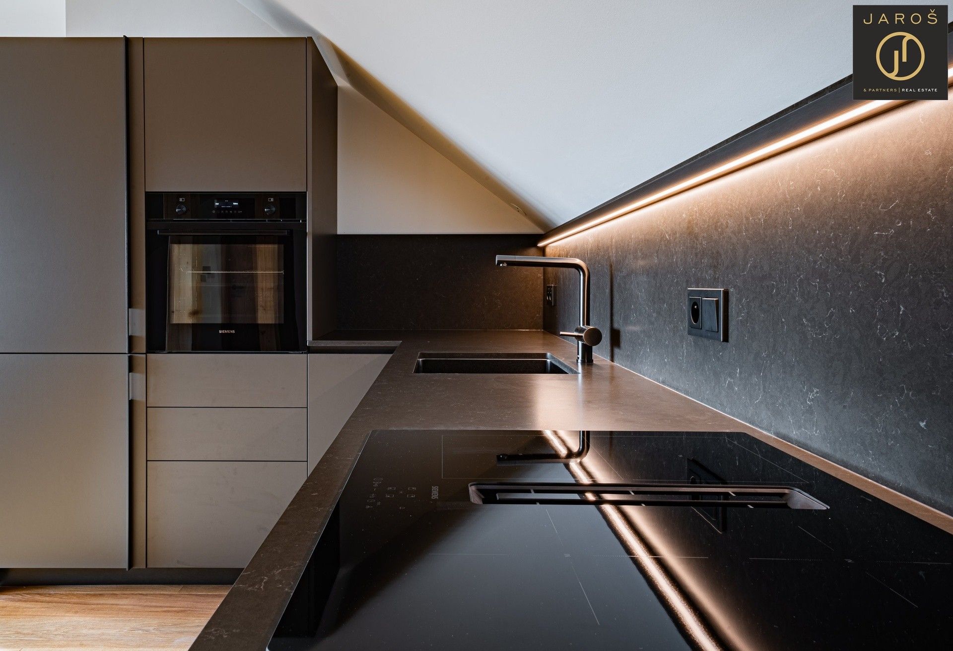 Prodej ubytovací zařízení - Strážné, 94 m²