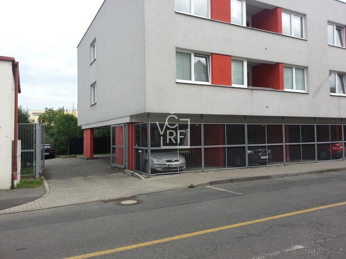 Garáže, Hradec Králové, 500 02