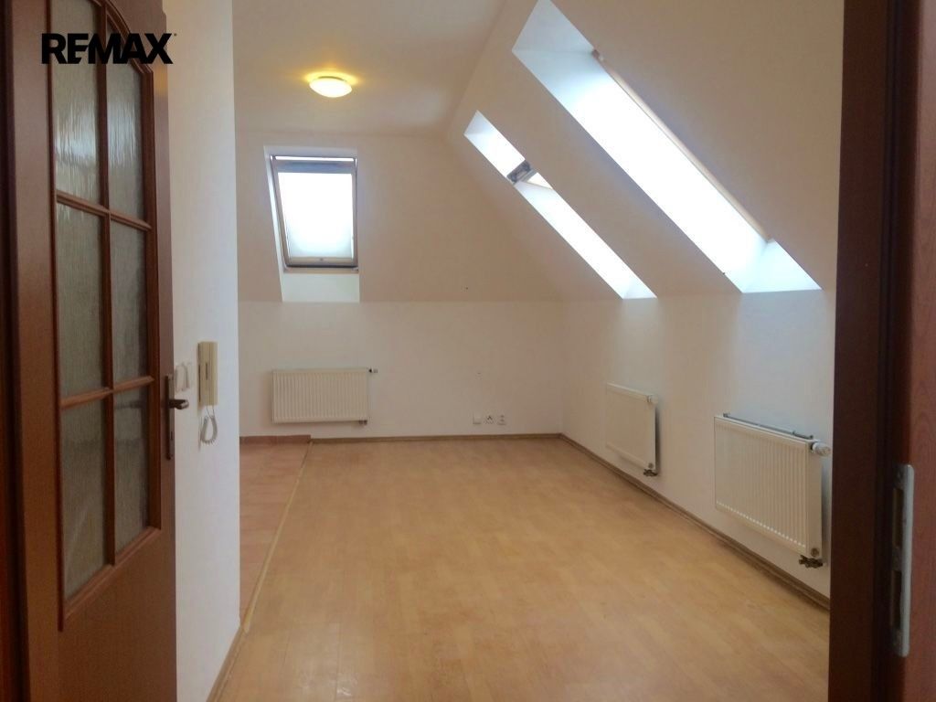 Pronájem byt 2+kk - Boženy Stárkové 641, Praha Zbraslav, 50 m² - 2