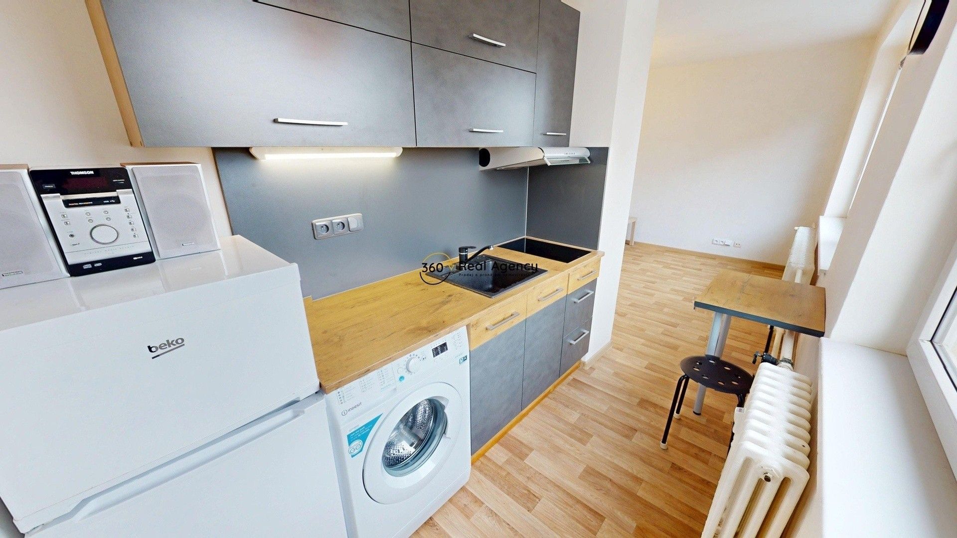 Pronájem byt 1+kk - Tunelářů 297, Praha, 30 m²