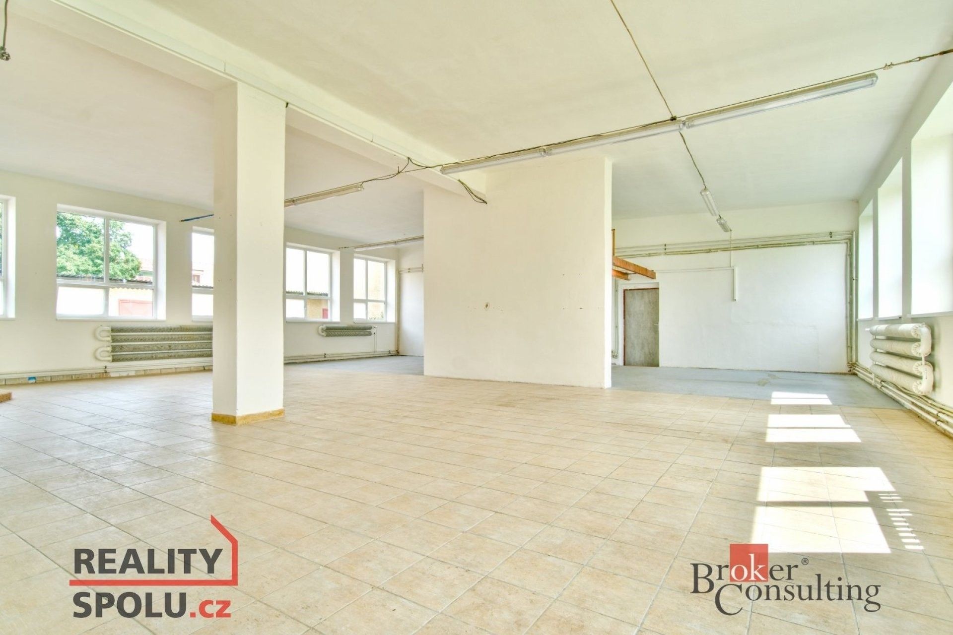 Pronájem obchodní prostory - Komenského, České Budějovice, 330 m²