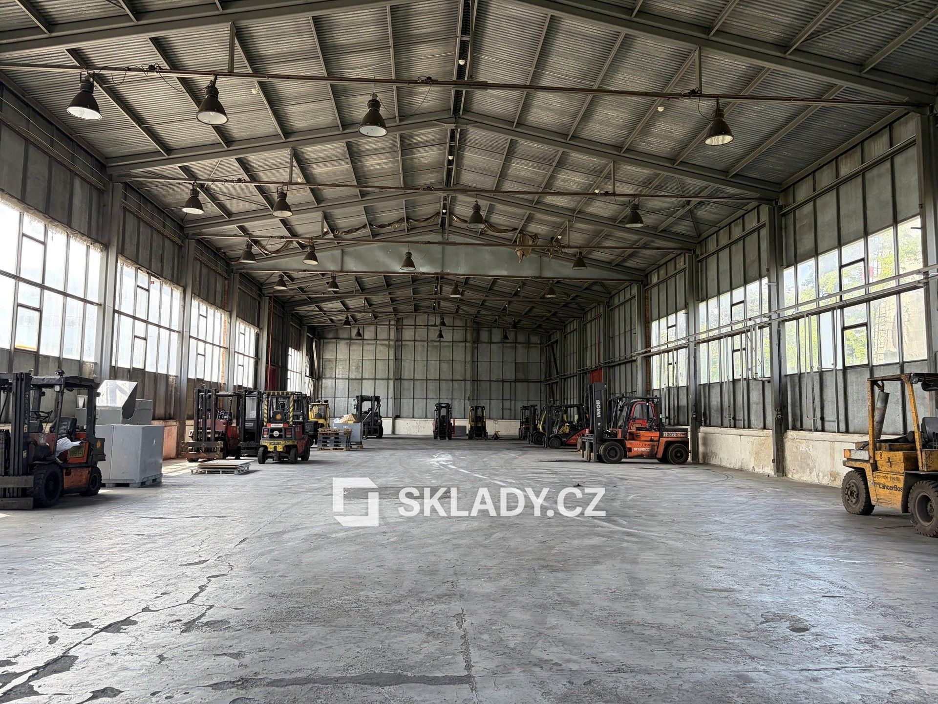Sklady, Praha Záběhlice, 1 500 m² - 2