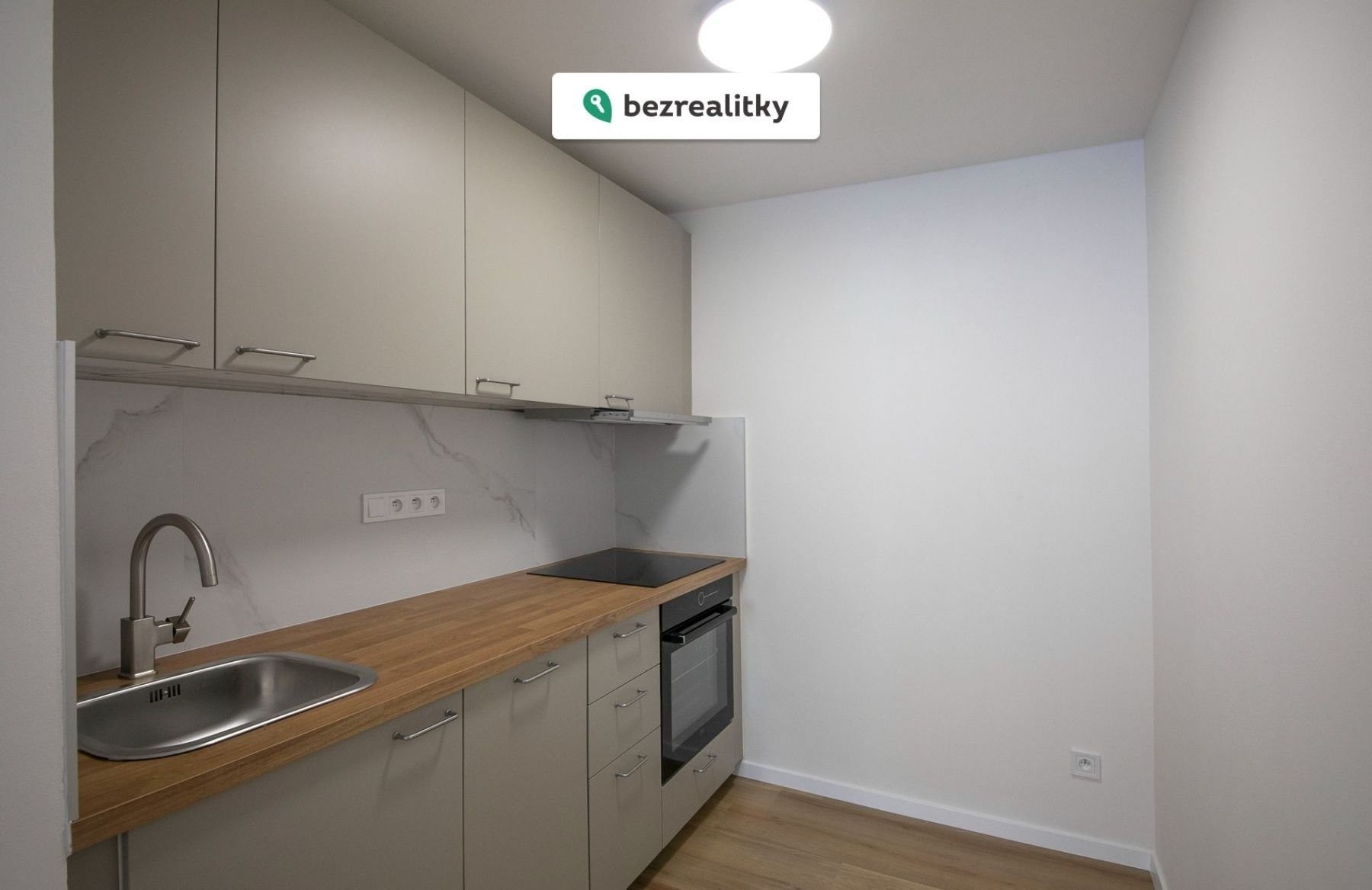 Prodej byt 2+kk - Laudova, Praha, 42 m²