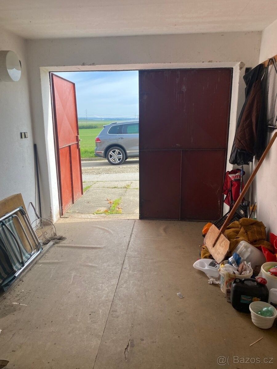 Garáže, Moravské Budějovice, 676 02