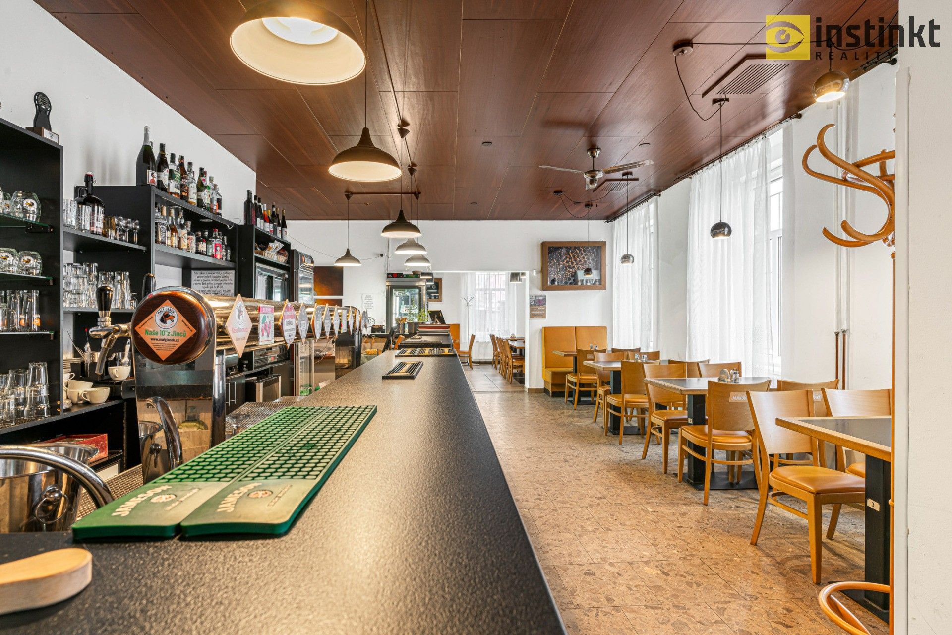 Pronájem restaurace - Eškova, Jince, 1 032 m²