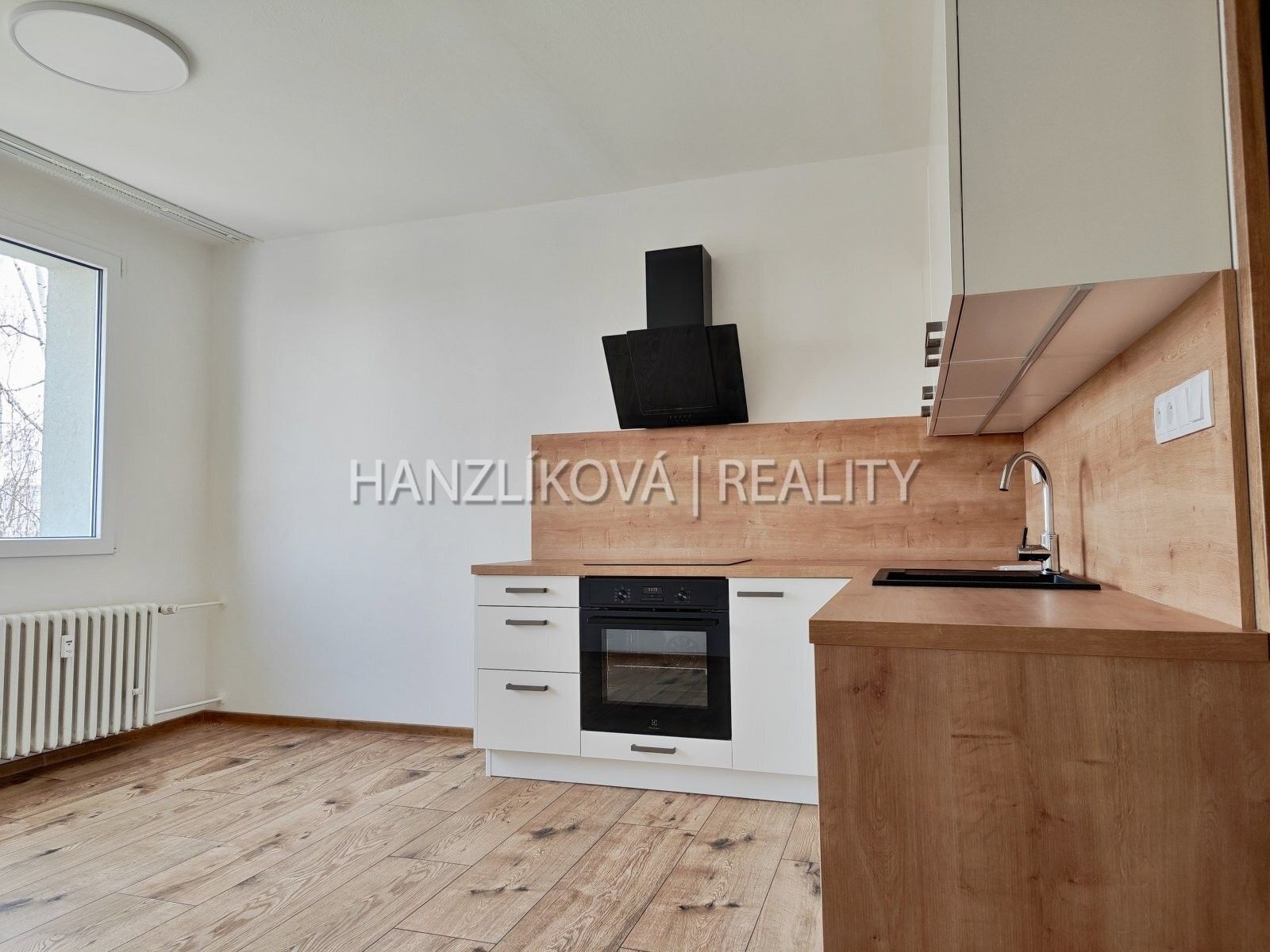 Pronájem byt 1+1 - J. Opletala, České Budějovice, 40 m²