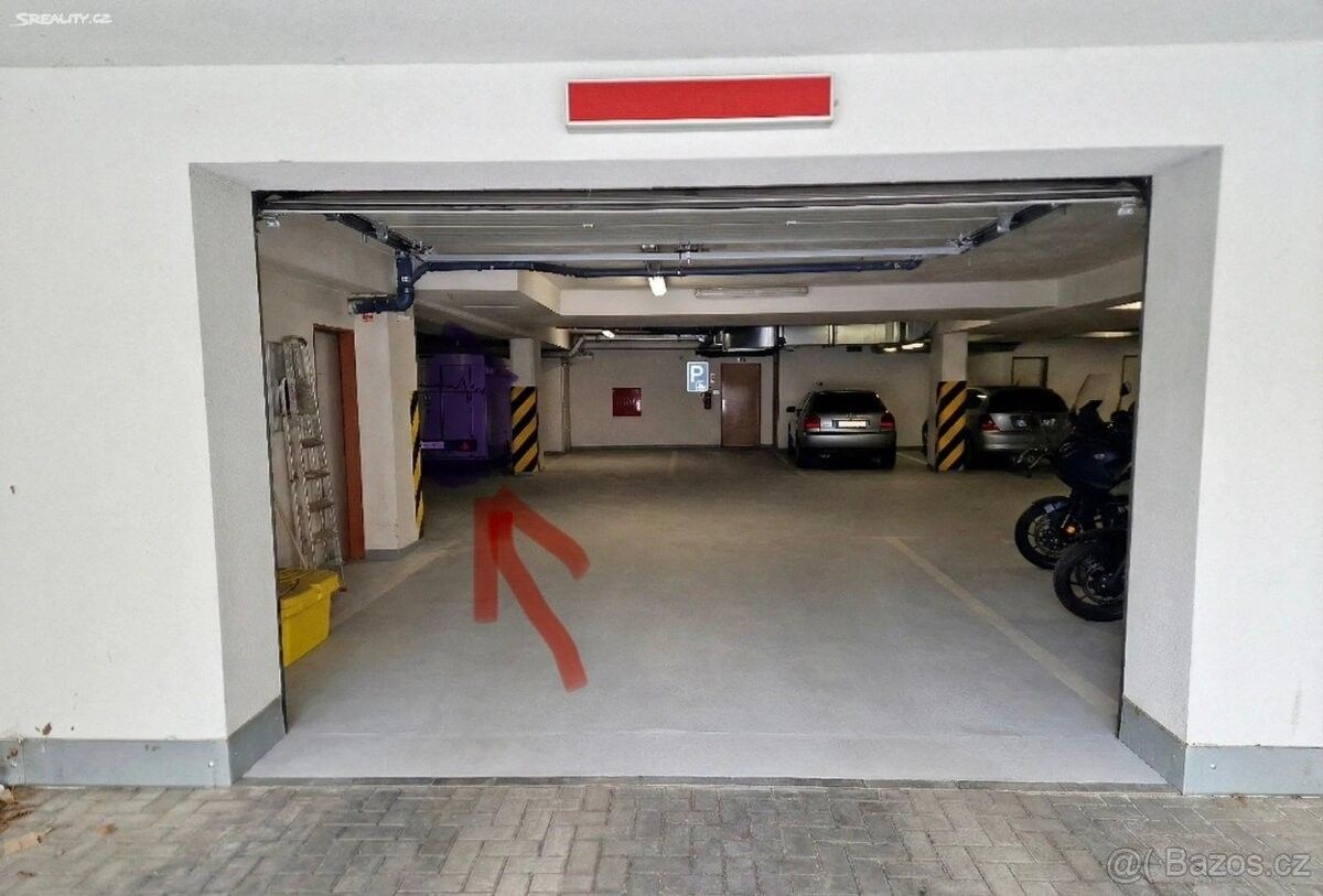 Garáže, Praha, 198 00