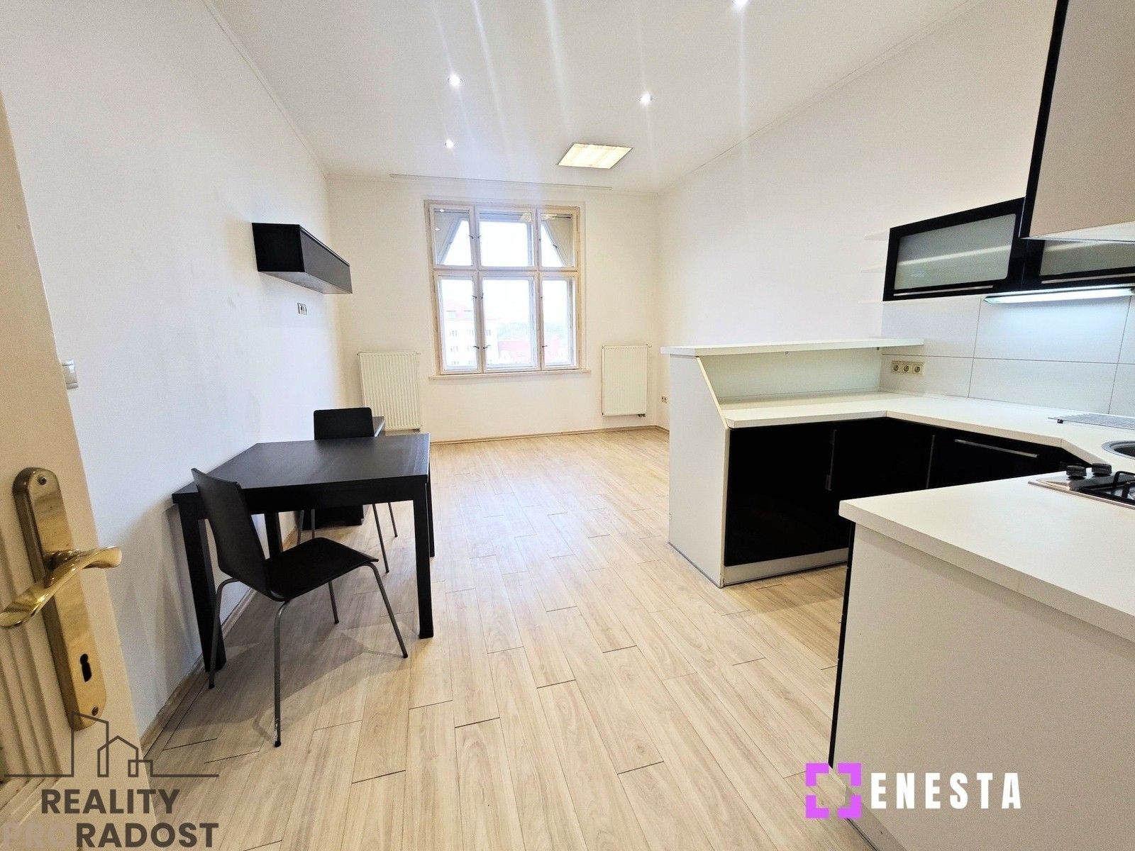 2+kk, náměstí Generála Kutlvašra 590, Praha, 57 m²