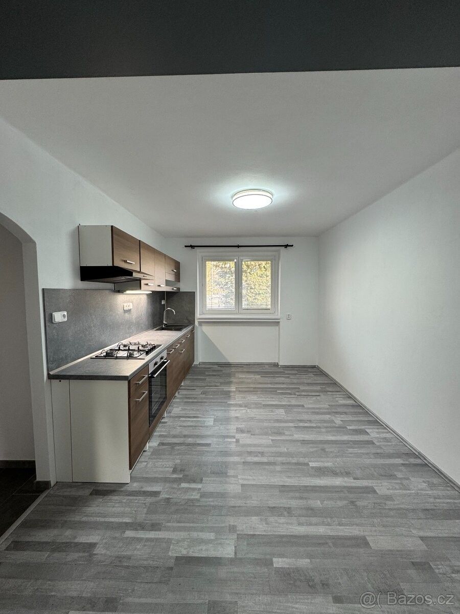 Pronájem byt - Chvaletice, 533 12