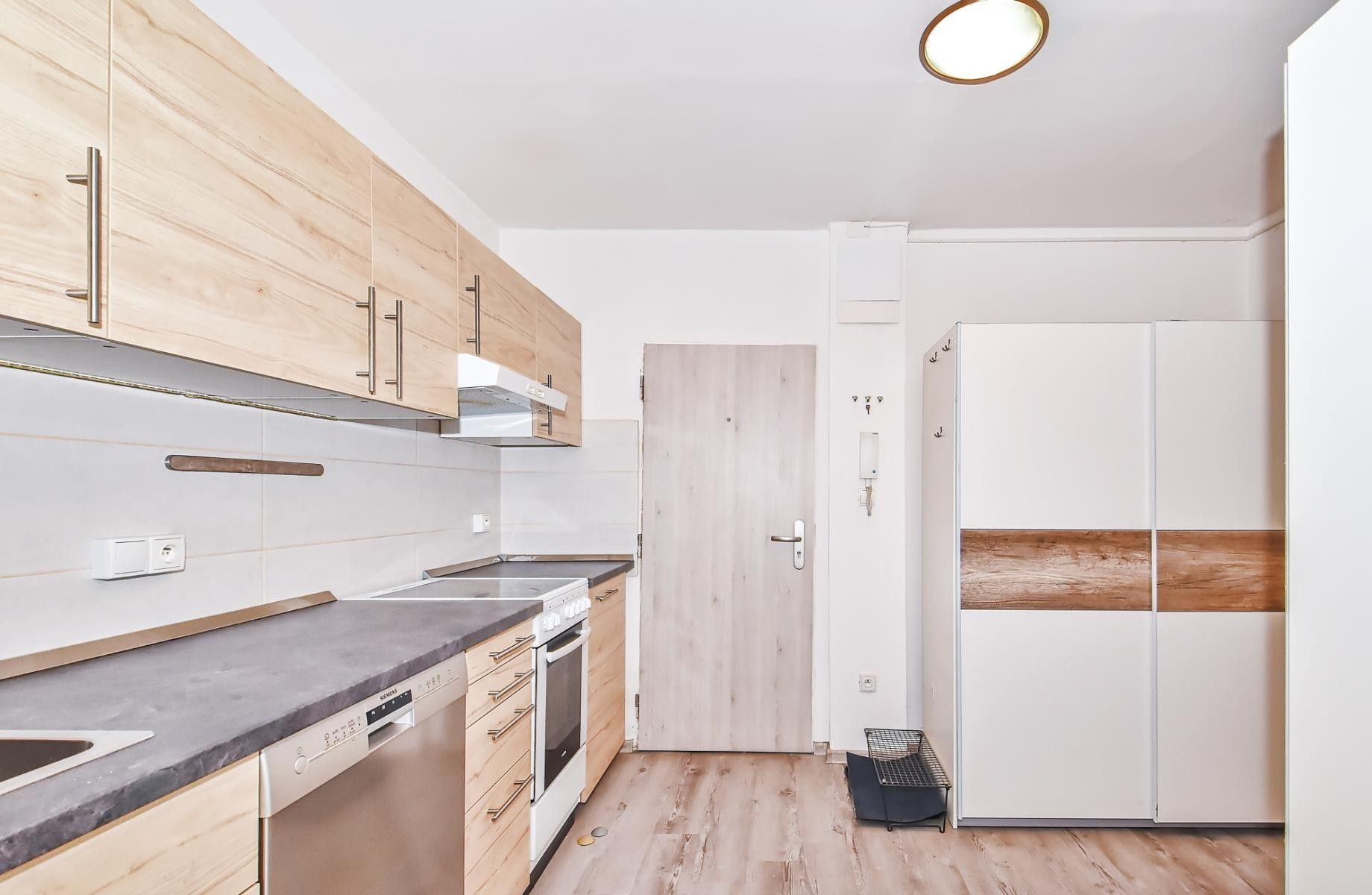 Pronájem byt 2+kk - Kardašovská , Praha, 48 m²