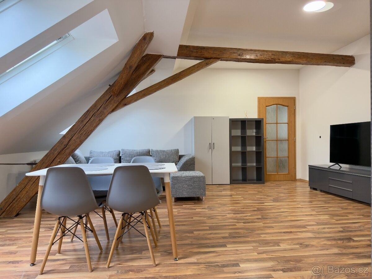 Pronájem byt - Pohořelice, 691 23