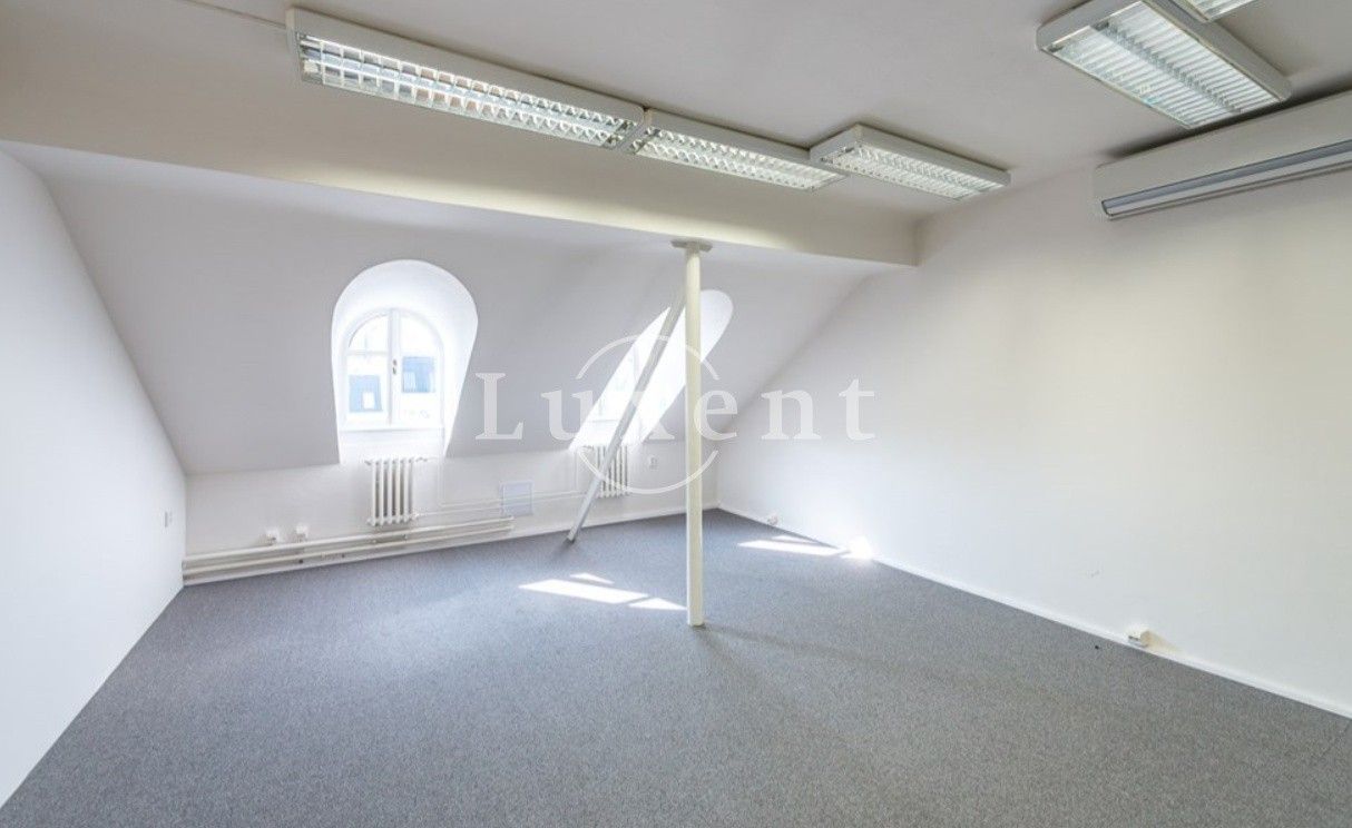 Pronájem kancelář - Domažlická, Praha, 83 m²