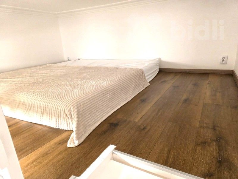 Pronájem byt 1+kk - U nádražní lávky, Praha, 27 m²