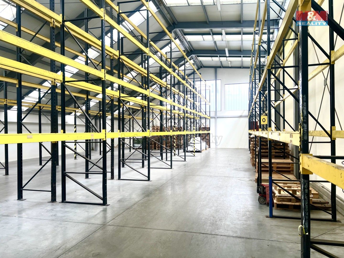 Sklady, Libušská, Praha, 976 m²