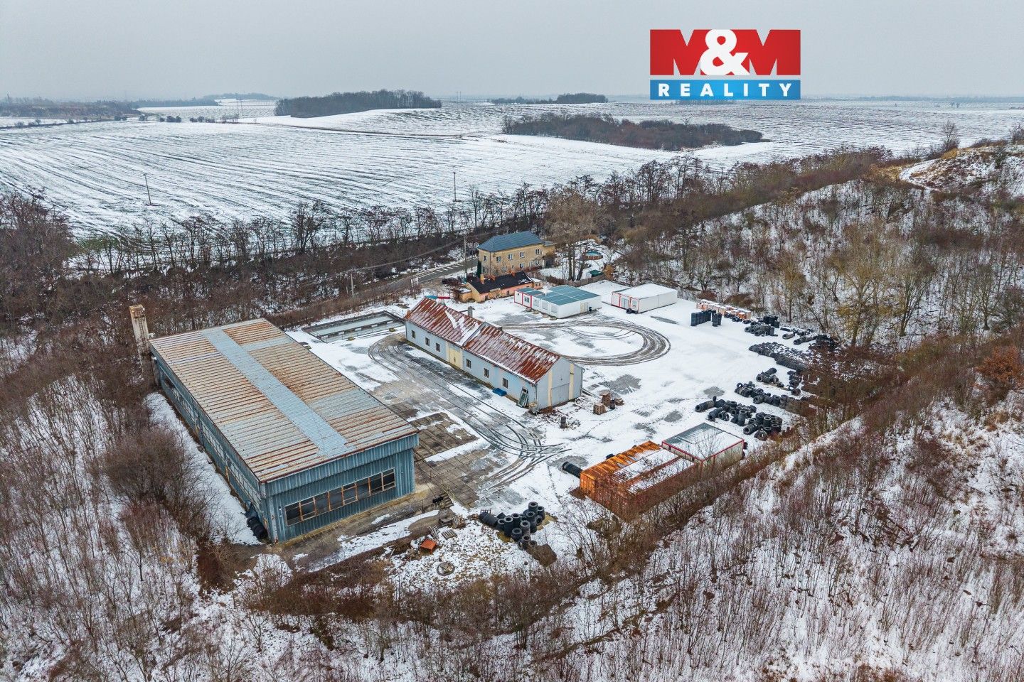 Sklady, K Cihelně, Veleň, 1 100 m²